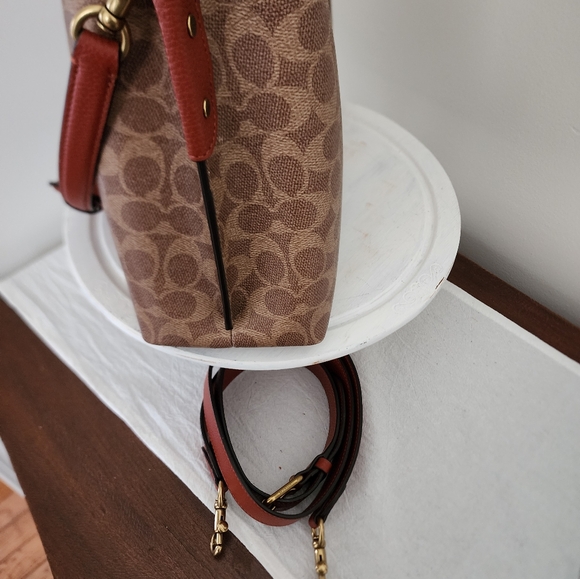Coach Willow Shoulder Bag EUC Signature Tan/Rust - Picture 4 of 6